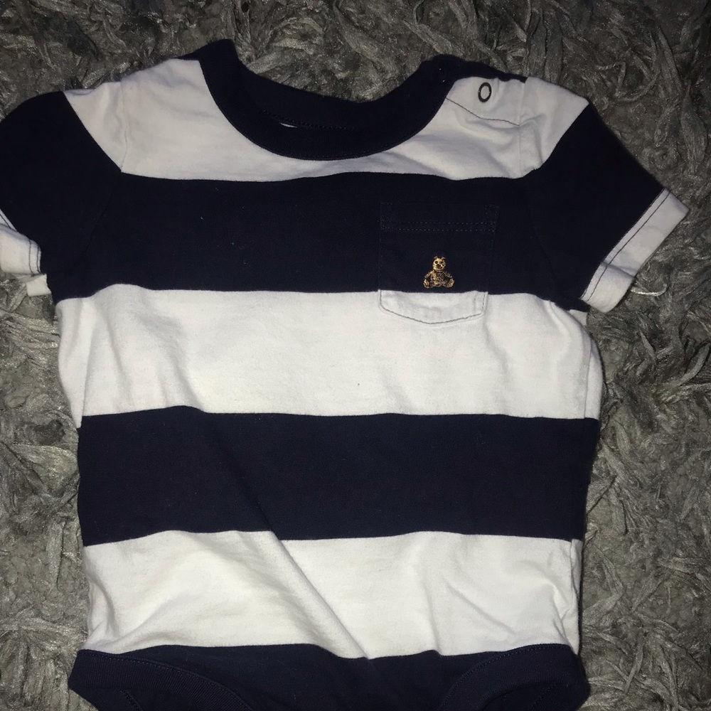 Baby gap onesie